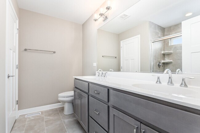 Building Photo - 253 Masters Dr