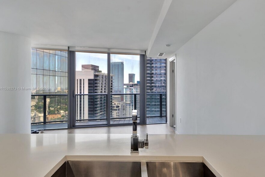 Building Photo - 801 S Miami Ave