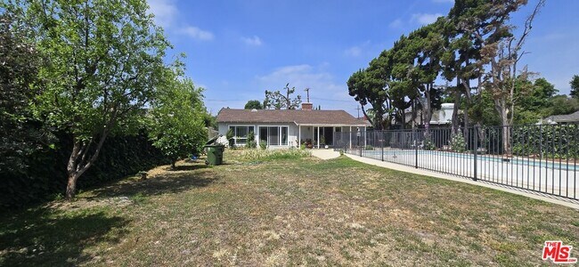 Building Photo - 8936 Balboa Blvd