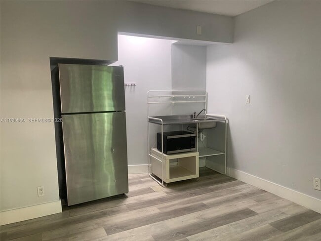 Building Photo - 1016 NE 17th Ave