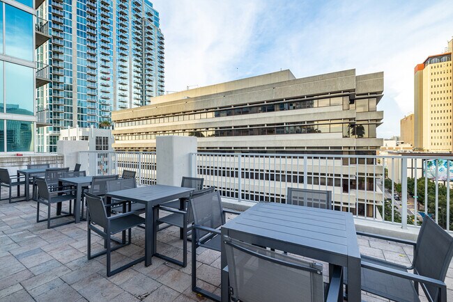 Building Photo - 777 N Ashley Dr