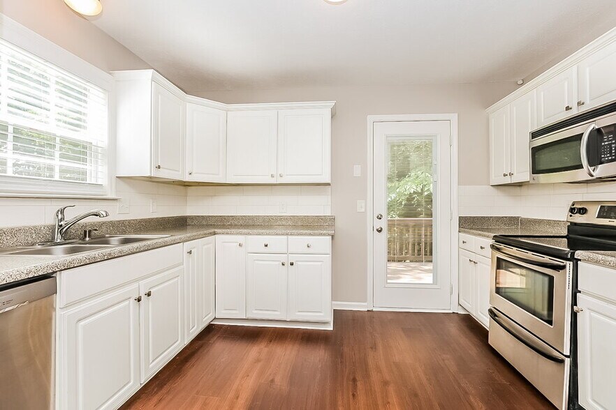 Building Photo - 2720 Windcrest Tr