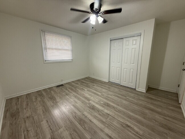 Building Photo - 2 Bedroom Renovated Unit – Walk to Meharry & Fisk Downtown Nashville