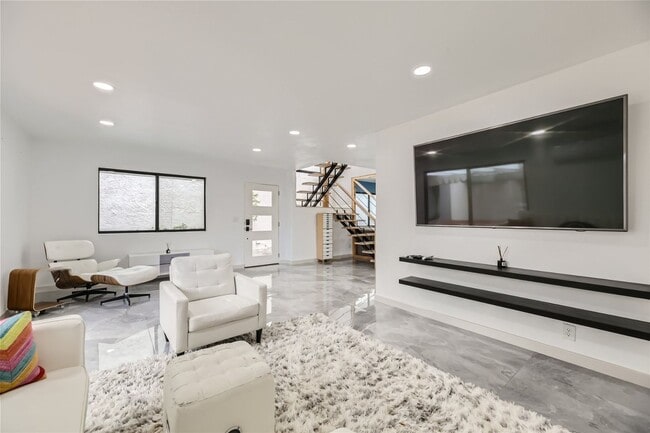 Building Photo - Golf Course Views from LVCC home