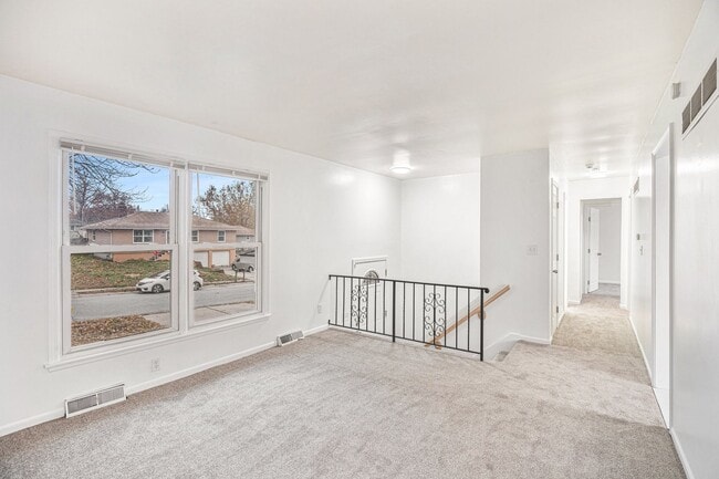 Building Photo - Beautiful 4 Bedroom and 2 Bathroom House in Independence