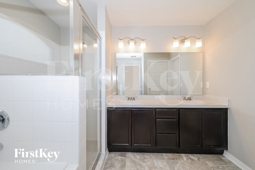 Building Photo - 911 Kingfisher Dr