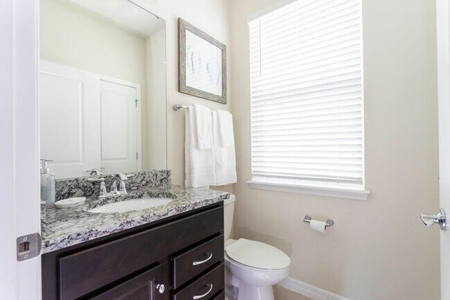 Building Photo - 3413 Lilac Wy