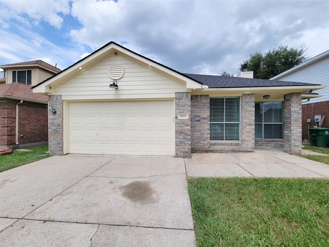 Building Photo - 3658 Villa Glen Dr