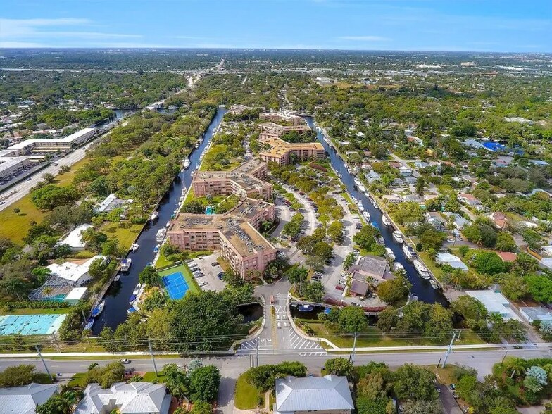 Building Photo - 900 River Reach Dr
