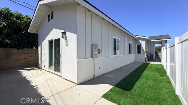 Building Photo - 1704 E Vine Ave