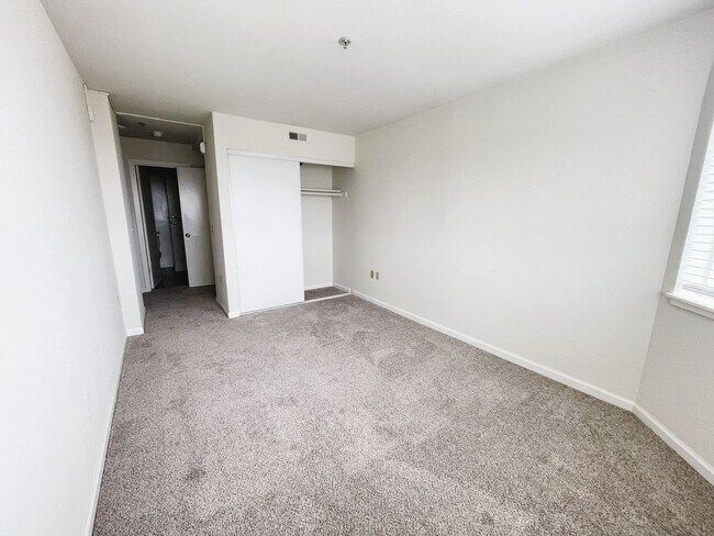 Building Photo - 1520 Noriega St