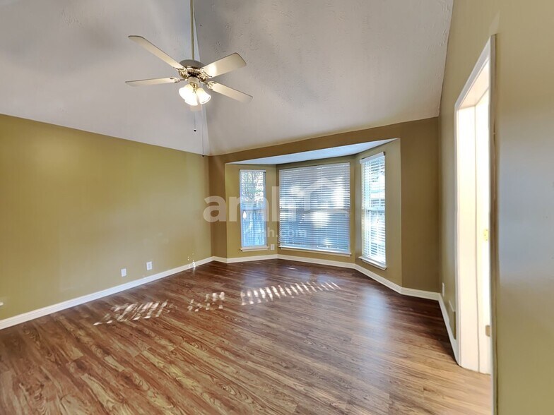 Building Photo - 104 Breakwater Bay