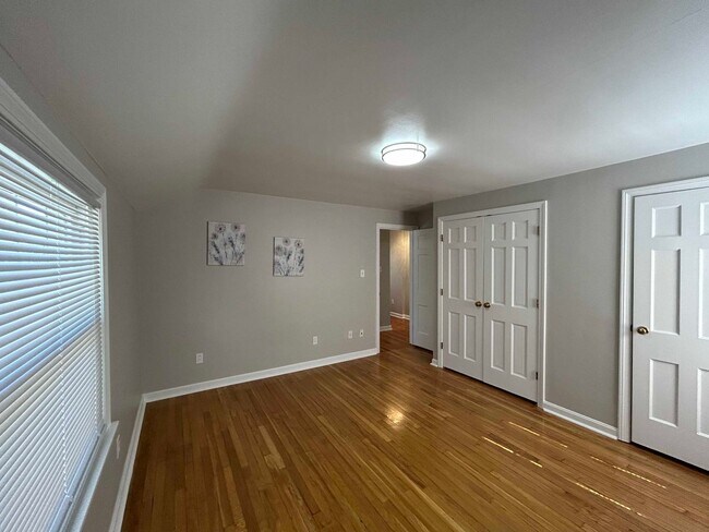 Building Photo - Spacious Colonial For Rent in Lyndhurst