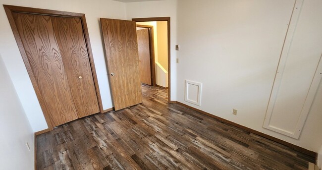 Building Photo - 2 Bedroom Duplex for Rent, Near South Midd...