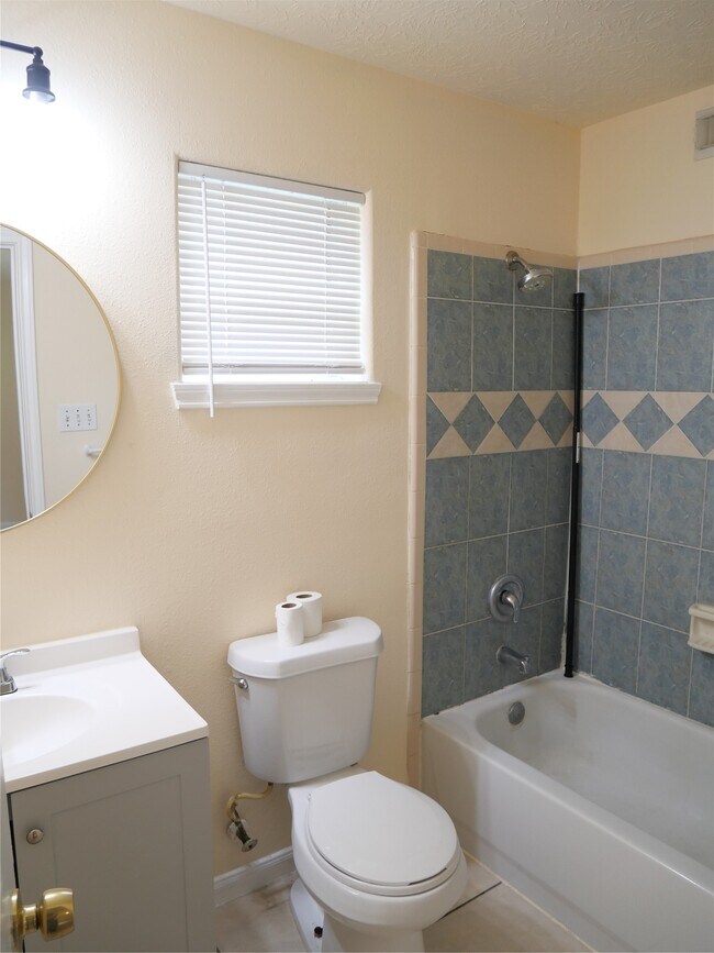 Building Photo - 6603 Schambray St