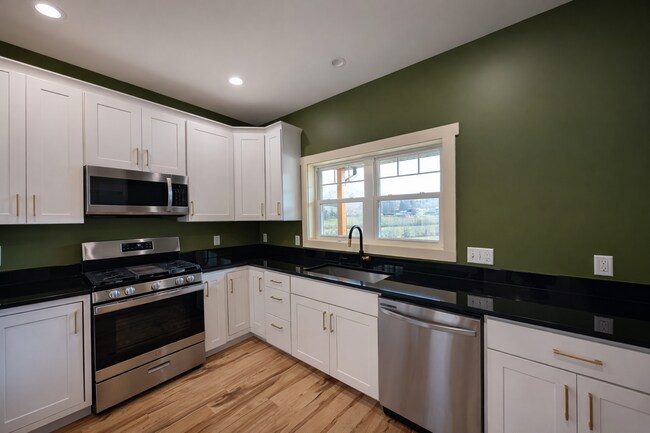 Building Photo - Fairview Rental! - Two Occupants Max