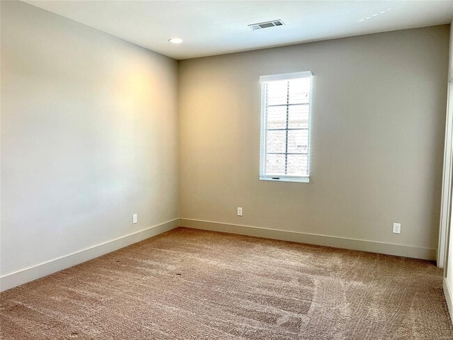 Building Photo - 4924 Upper James St