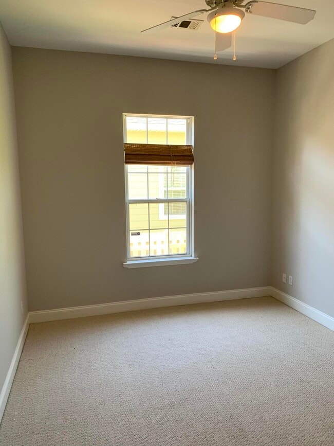 Building Photo - 4565 Woodwind Dr