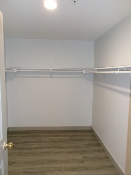 Building Photo - 2253 Martin