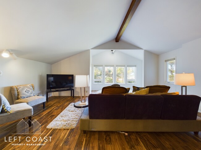 Building Photo - 132 Salishan Dr