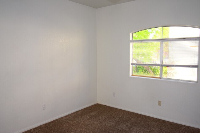 Building Photo - 3320 S Fort Apache Rd