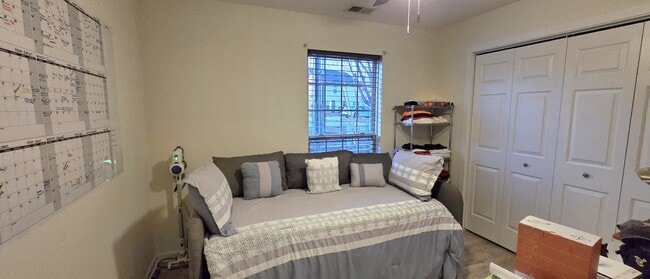 Building Photo - 5464 Daniel Ray Dr