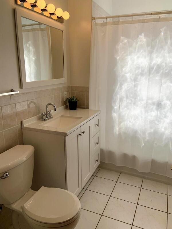 Building Photo - 5825 N Rogers Ave