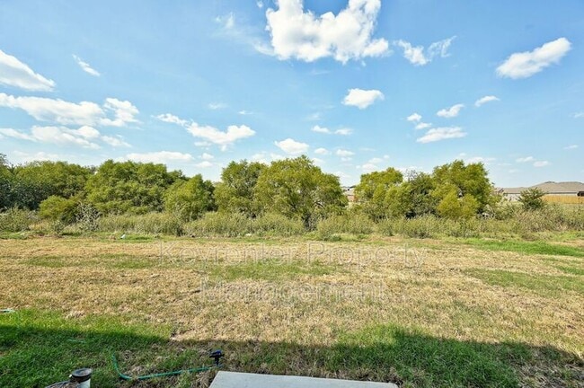 Building Photo - 755 Foxtail Dr