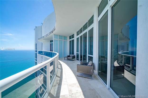 Building Photo - 15811 Collins Ave