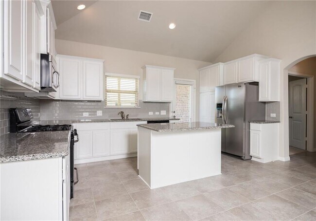 Building Photo - 641 Schefer St