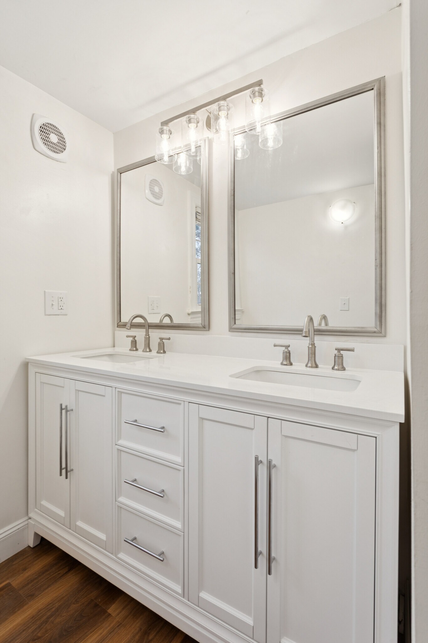 Building Photo - 12 Meadow Dr