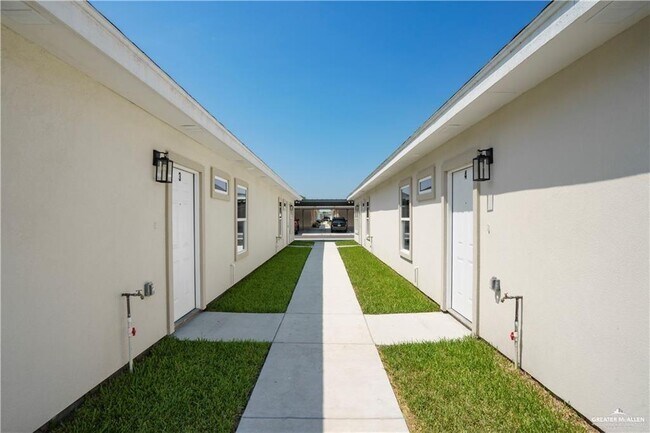 Building Photo - 33 Puffin Ave