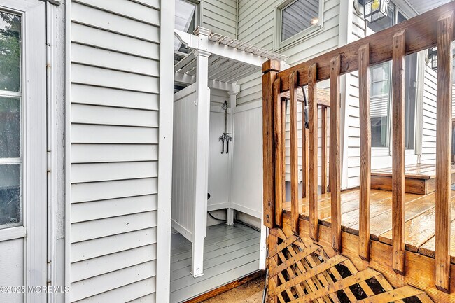 Building Photo - 370 E Main St