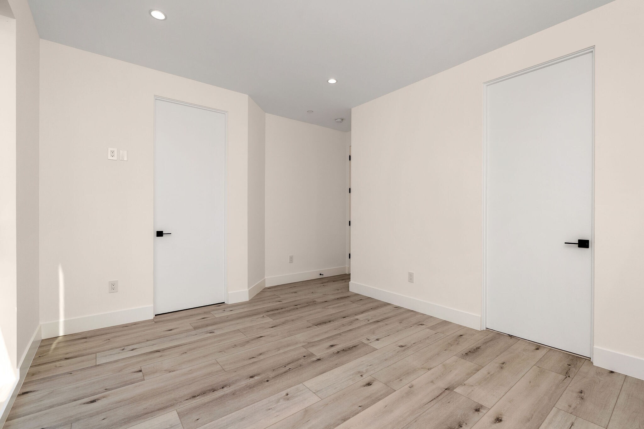 Building Photo - 15330 Weddington St