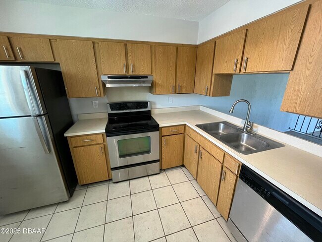 Building Photo - 3635 Cardinal Blvd