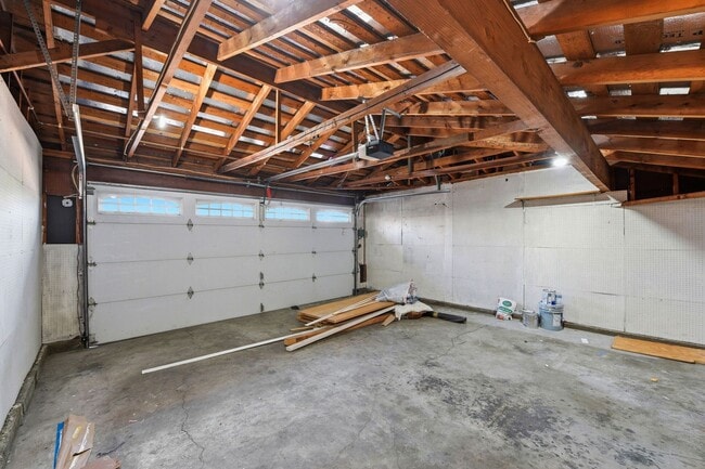 Building Photo - Move-In Ready Blossom Hill Gem – New Bathrooms and many upgrades!