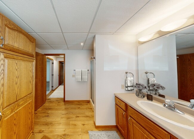 Building Photo - 624 N 16th Ave