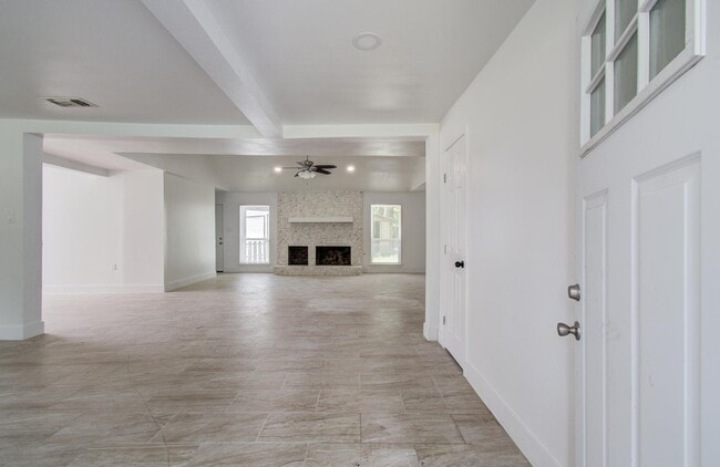 Building Photo - 494 Brandon Rd