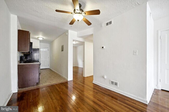 Building Photo - 1471 Bangor St SE