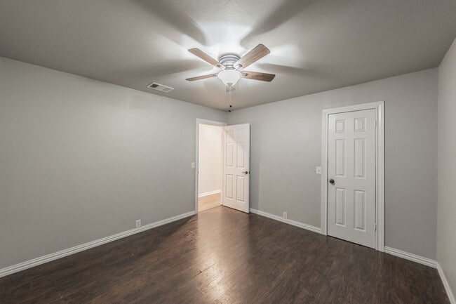 Building Photo - 2890 Elsinor Dr