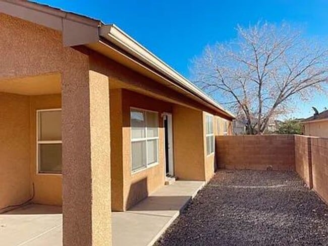 Building Photo - Come take a look at this three bedroom two...