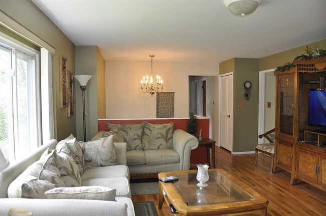 Building Photo - 2065 Yorktown Dr