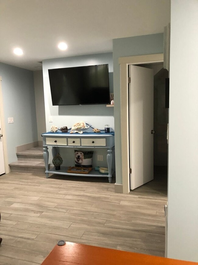 Building Photo - EASTWOOD SHORES TOWNHOUSE