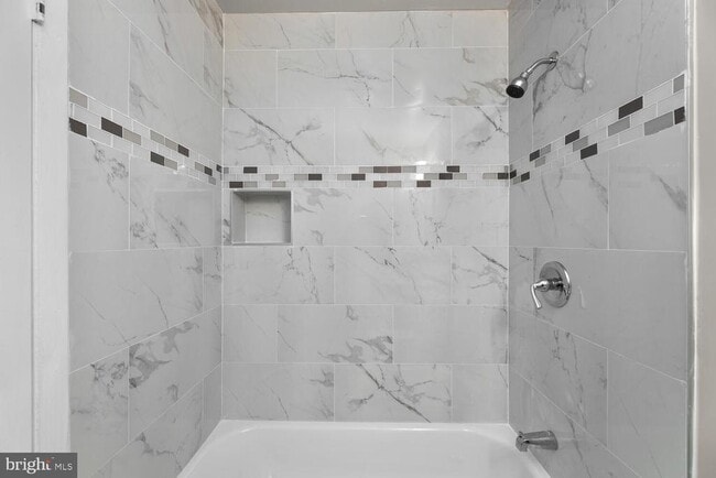 Building Photo - 6100 Hellen Lee Dr