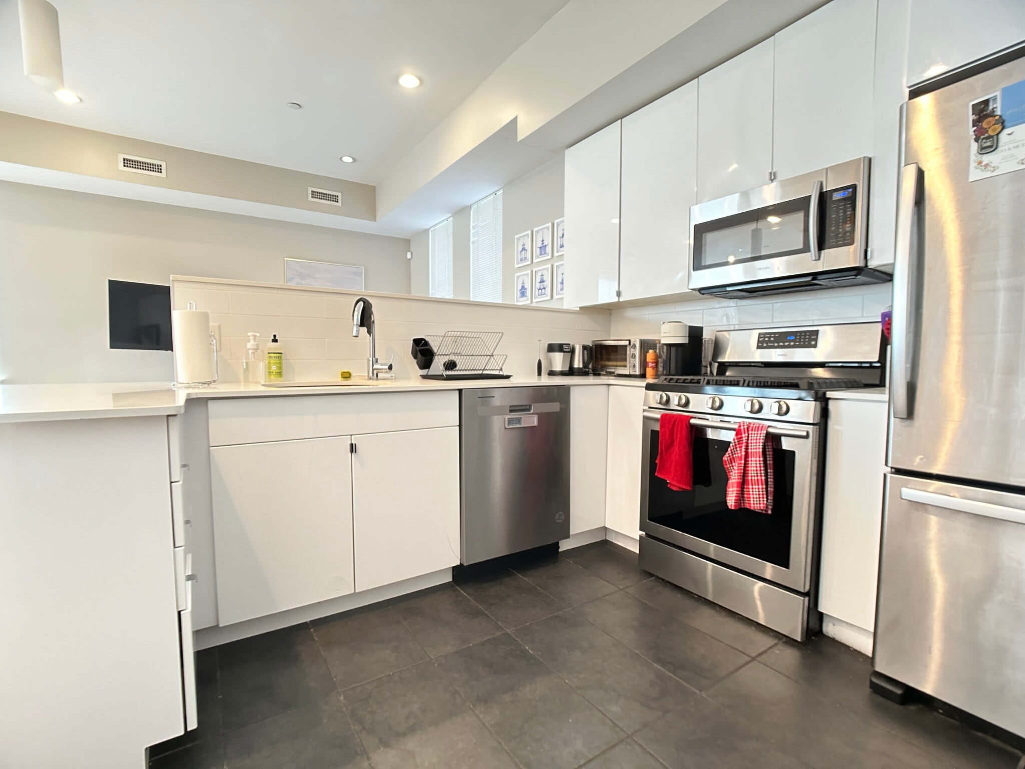 Building Photo - 95 Glenville Ave