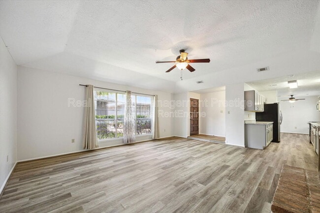 Building Photo - 16311 Forest Bend Ave