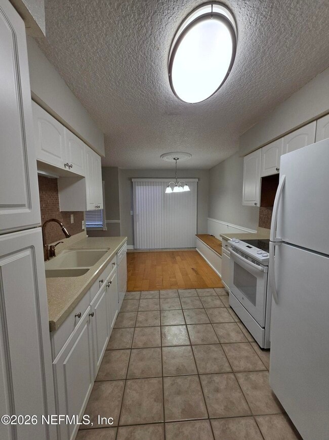 Building Photo - 1800 Park Ave