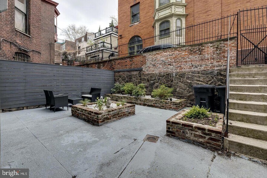 Building Photo - 2134 Spruce St