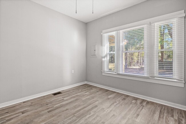 Building Photo - 501 E 4th St