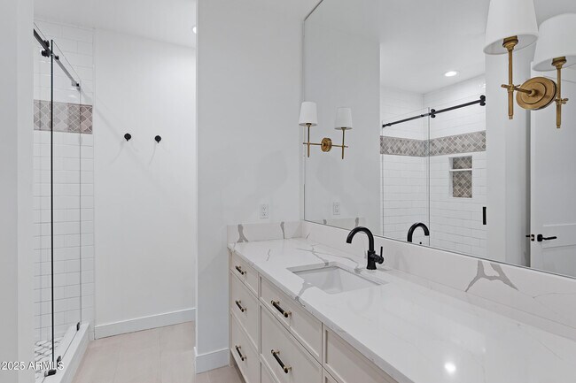 Building Photo - 5841 N Echo Canyon Cir